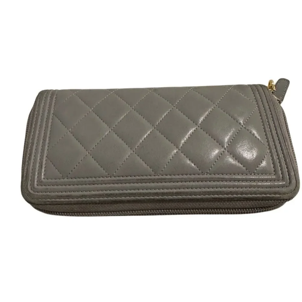 Chanel Gray Quilted Leather Wallet with Gold Clasp - Picture 7 of 10